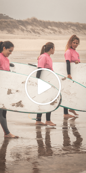 A video of our surf classes with the family of Modo Experto School